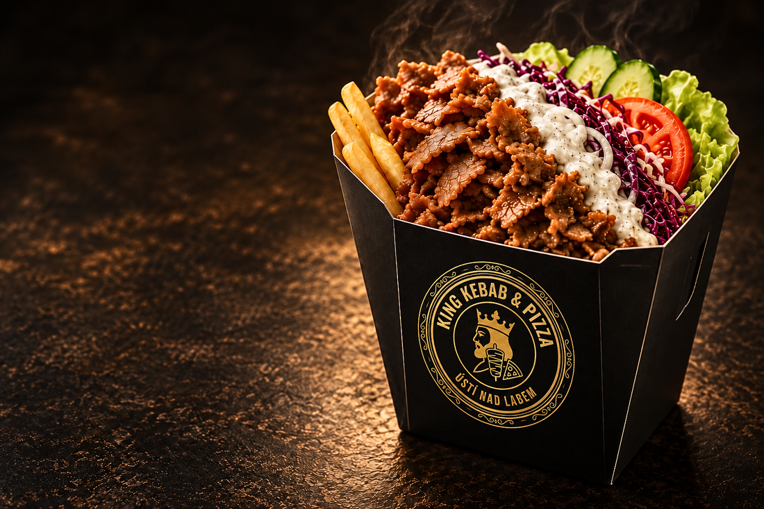 Kutu içinde döner eti, patates kızartması ve taze sebzelerle dolu King Kebab & Pizza kutusu